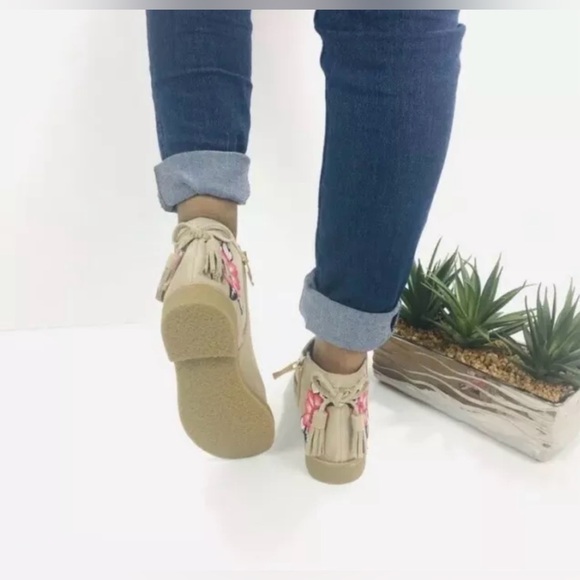 KATE SPADE BELLVILLE FLORAL EMBROIDERED TAN SUEDE DESERT BOOTS SIZE 9.5 - Picture 3 of 10